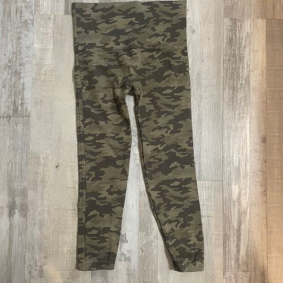 SPANX Look at Me Now Cropped Seamless Leggings Camo size Large - Picture 6 of 9
